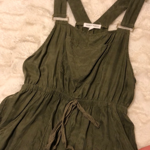 Olive Romper 🔥🔥 - Picture 2 of 5